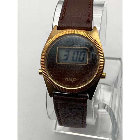 Vintage Timex F Cell Digital Watch 32mm New Battery Adjustable Leather Band WR - Picture 6 of 10